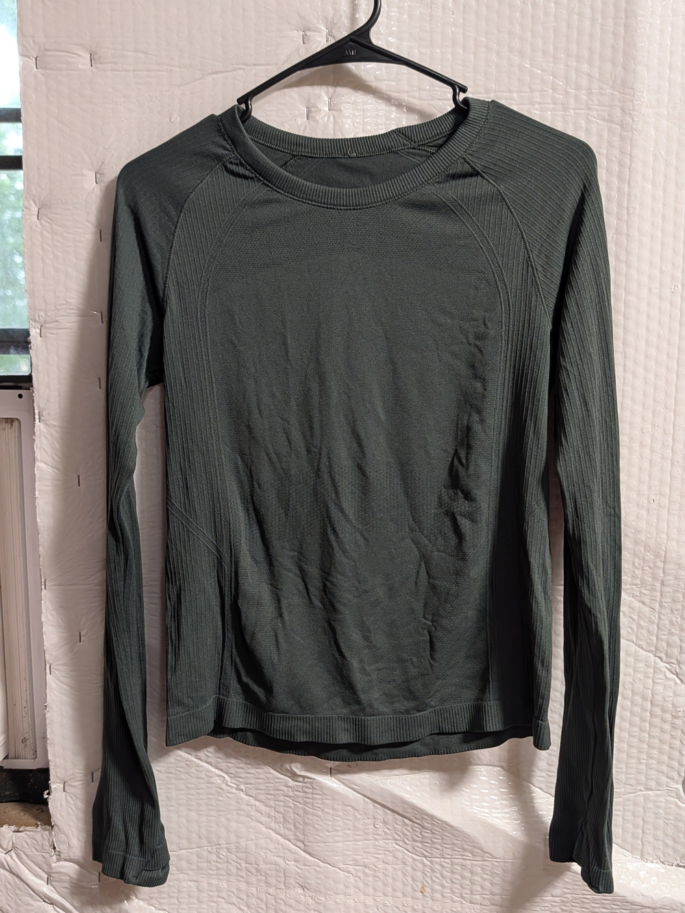 Old Navy Long Sleeve Crewneck Active Top in Dark Olive